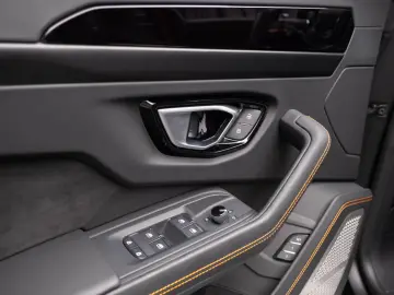 Lamborghini Urus Performante 60 Anniversario