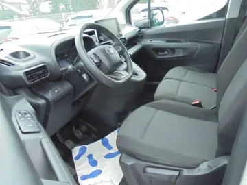 TOYOTA Proace City 1 5D-4D Kasten AHK mögl. Navi Klima