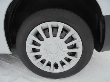 TOYOTA Proace City 1 5D-4D Kasten AHK mögl. Navi Klima