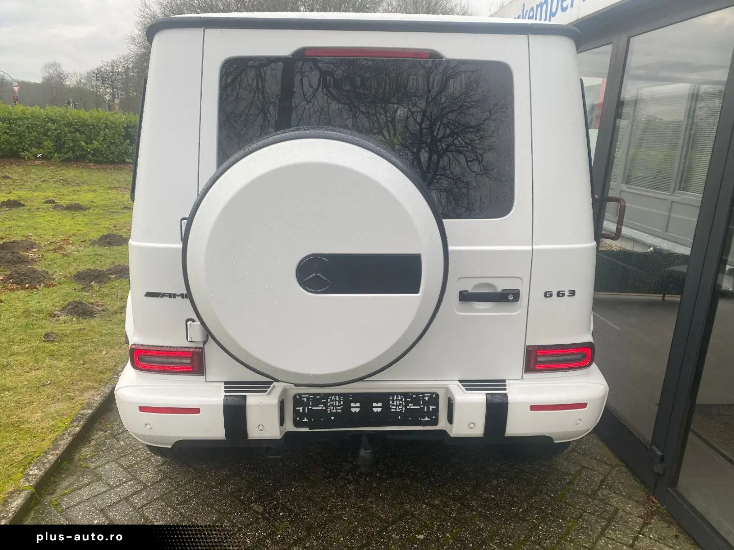 MERCEDES-BENZ G 63 AMG Magno white Fond TV Superior Line