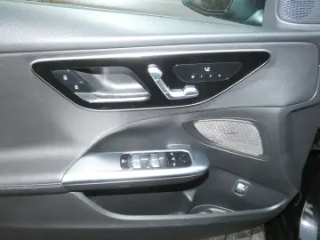 MERCEDES-BENZ C 200 4Matic Avantgarde