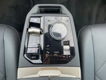 BMW iX xDrive50 Sportpaket Pano Sky LC Prof. DA