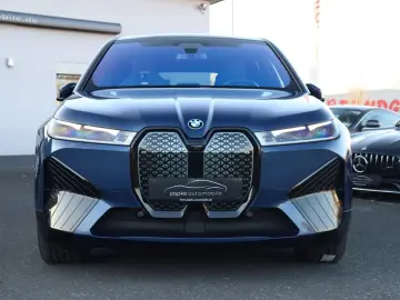 BMW iX xDrive 50 Sportpaket  AHK SKY LOUNGE HEAD-UP