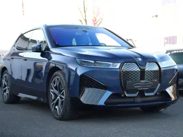 BMW iX xDrive 50 Sportpaket  AHK SKY LOUNGE HEAD-UP