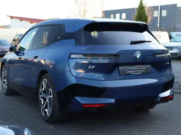 BMW iX xDrive 50 Sportpaket  AHK SKY LOUNGE HEAD-UP