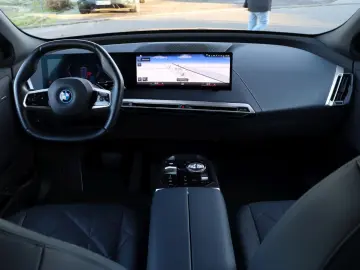 BMW iX xDrive 50 Sportpaket  AHK SKY LOUNGE HEAD-UP