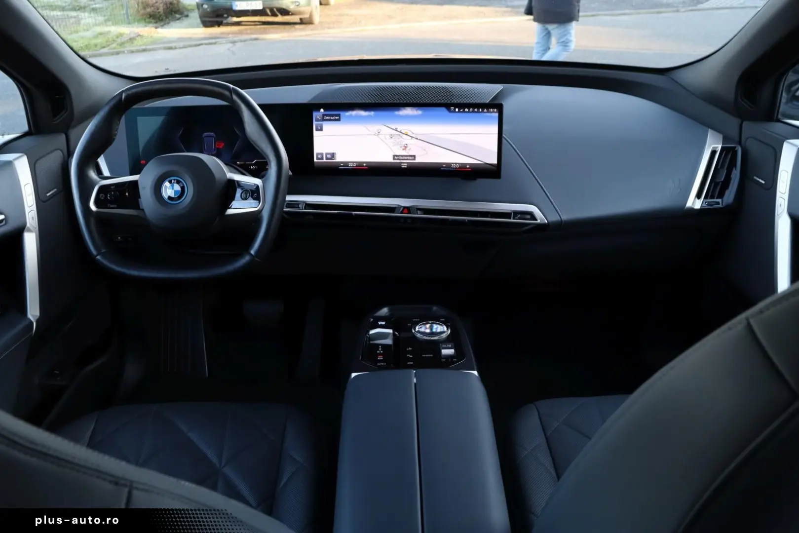 BMW iX xDrive 50 Sportpaket  AHK SKY LOUNGE HEAD-UP