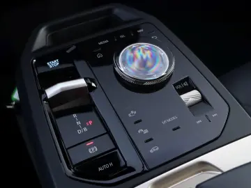 BMW iX xDrive 50 Sportpaket  AHK SKY LOUNGE HEAD-UP