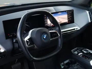 BMW iX xDrive 50 Sportpaket  AHK SKY LOUNGE HEAD-UP