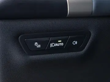 BMW iX xDrive 50 Sportpaket  AHK SKY LOUNGE HEAD-UP