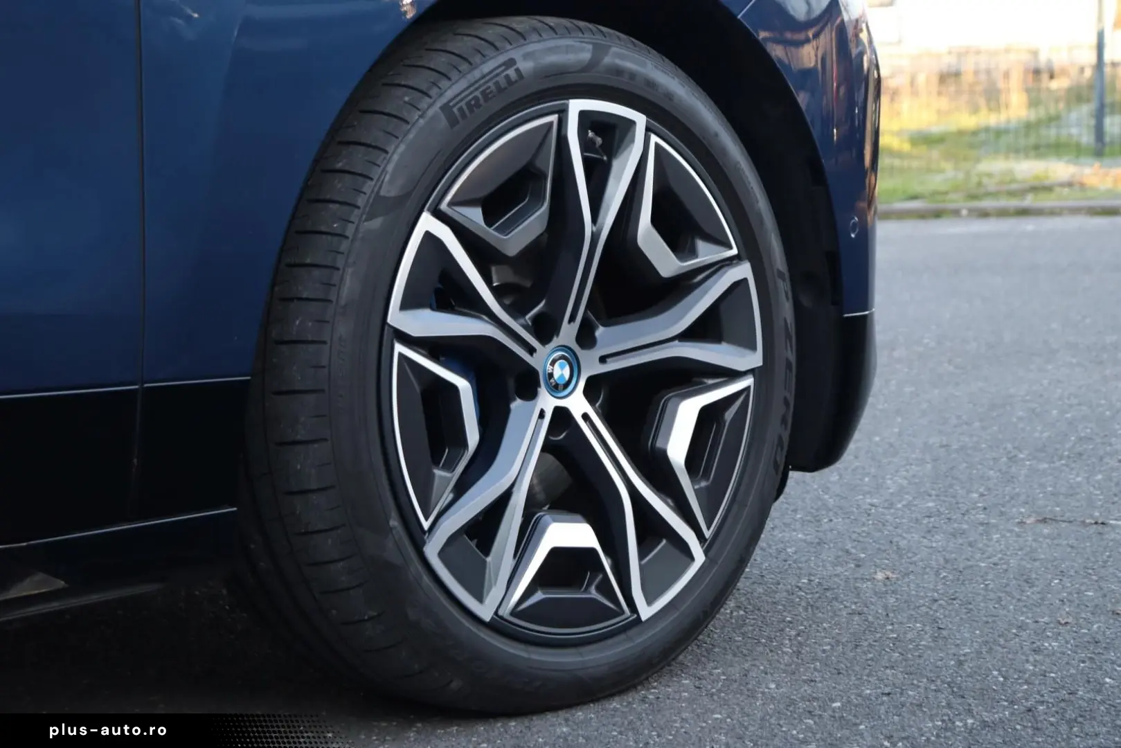 BMW iX xDrive 50 Sportpaket  AHK SKY LOUNGE HEAD-UP