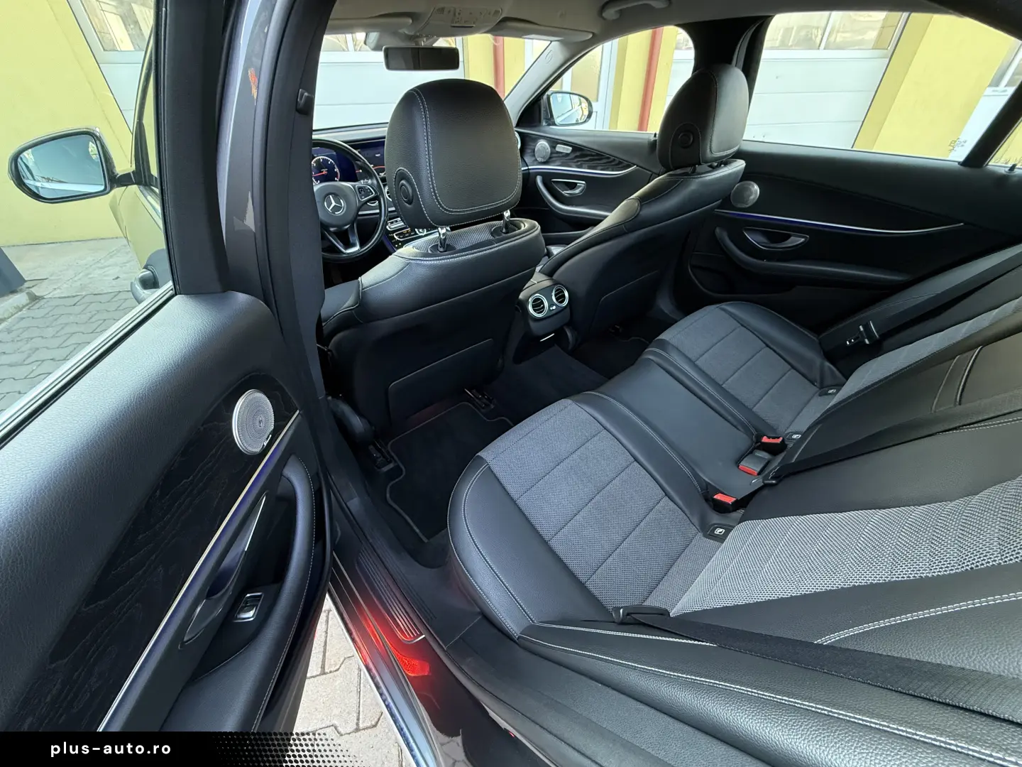 E220d   Aut   194cp   Bord complet digital   Burmester