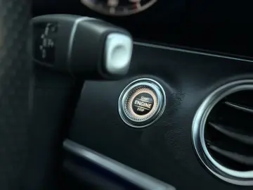 E220d   Aut   194cp   Bord complet digital   Burmester