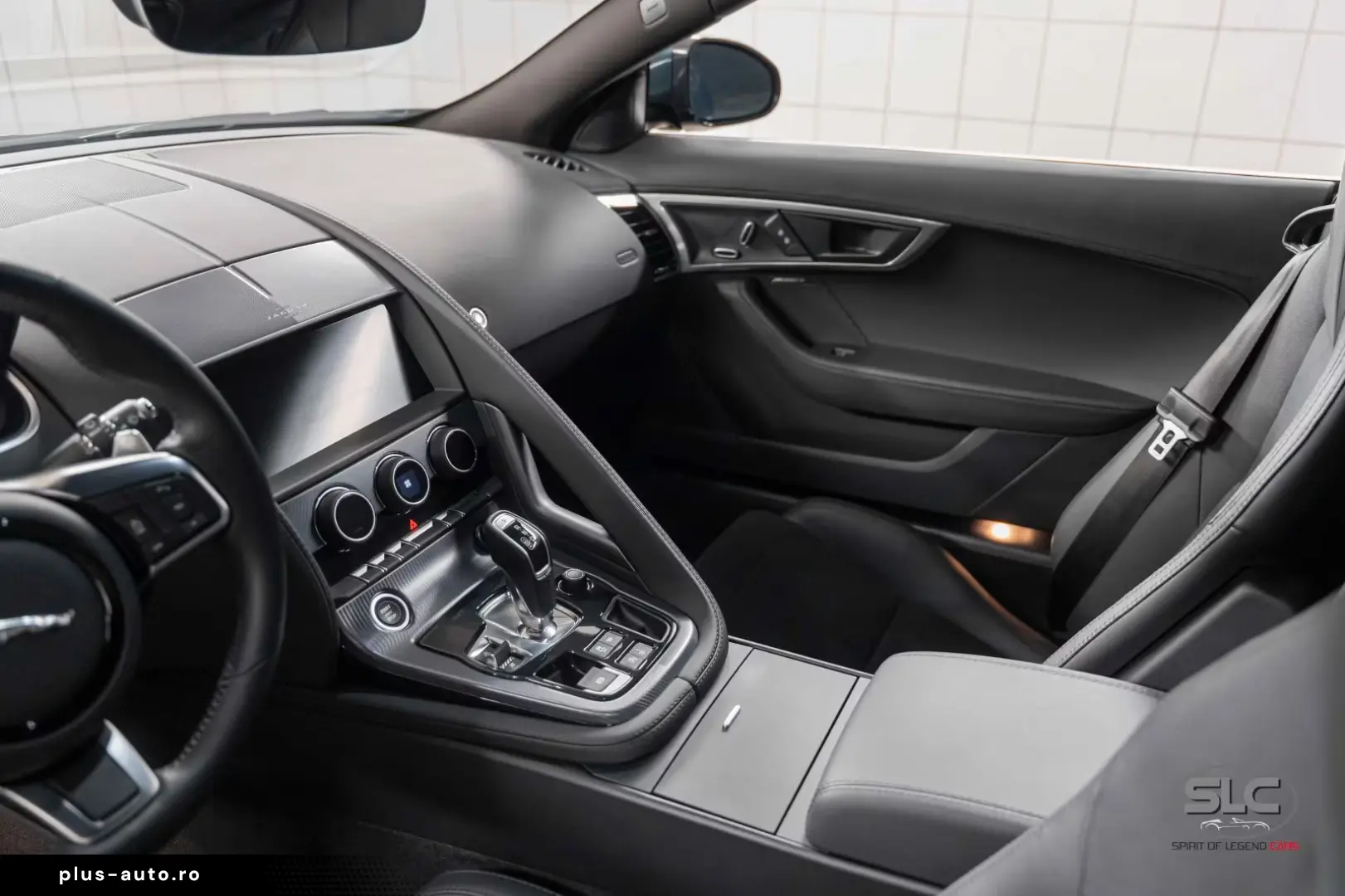 Jaguar F-Type Coupe R-Dynamic Performance Meridian LED