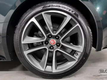 Jaguar F-Type Coupe R-Dynamic Performance Meridian LED