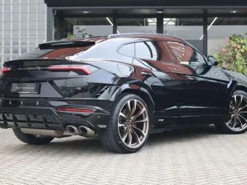 LAMBORGHINI Urus S   Akrapovic  Keramisch  Bang&Olufsen  Mas