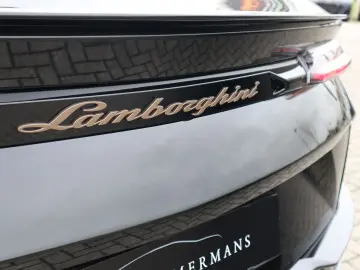 LAMBORGHINI Urus S   Akrapovic  Keramisch  Bang&Olufsen  Mas