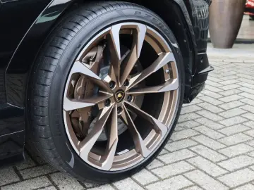 LAMBORGHINI Urus S   Akrapovic  Keramisch  Bang&Olufsen  Mas