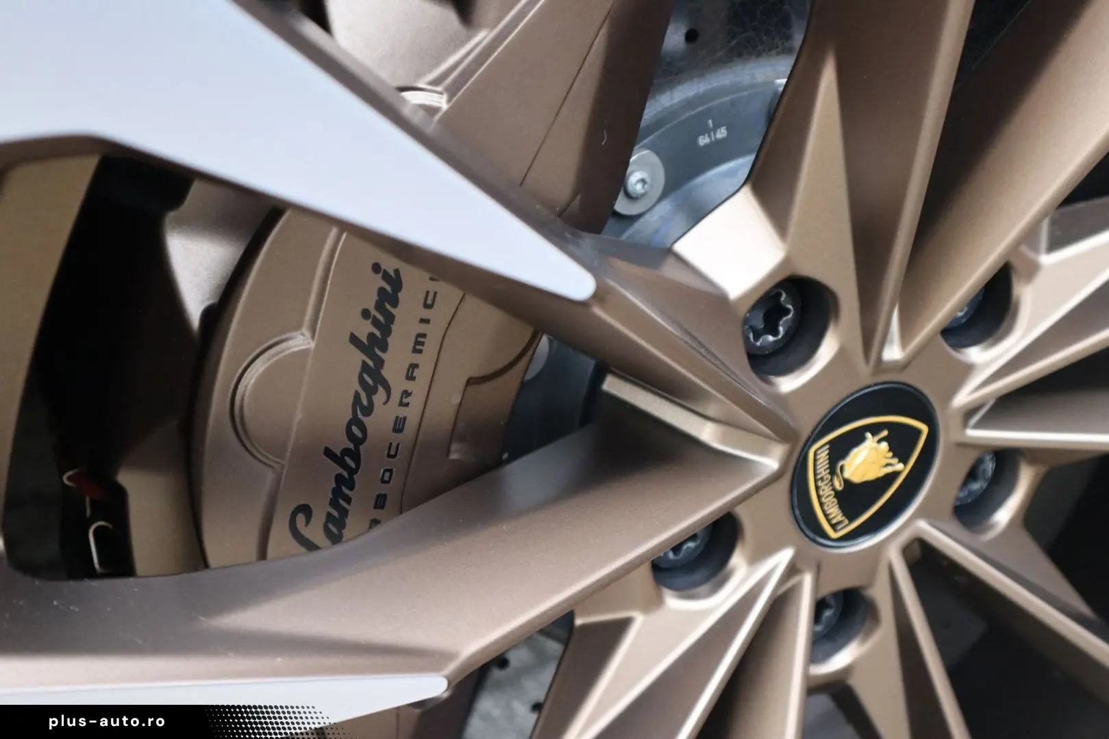 LAMBORGHINI Urus S   Akrapovic  Keramisch  Bang&Olufsen  Mas