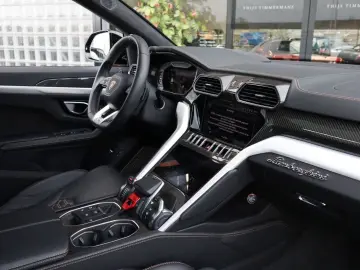 LAMBORGHINI Urus S   Akrapovic  Keramisch  Bang&Olufsen  Mas