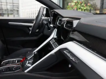 LAMBORGHINI Urus S   Akrapovic  Keramisch  Bang&Olufsen  Mas