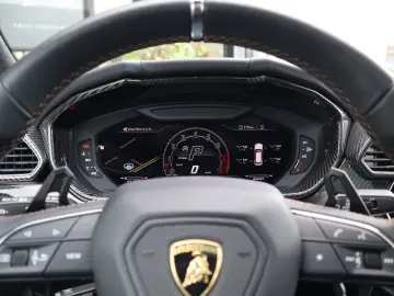 LAMBORGHINI Urus S   Akrapovic  Keramisch  Bang&Olufsen  Mas