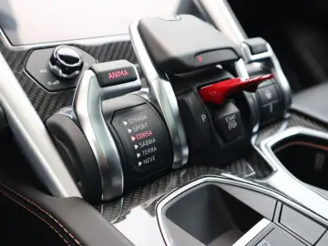 LAMBORGHINI Urus S   Akrapovic  Keramisch  Bang&Olufsen  Mas