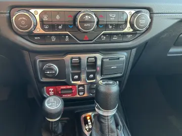 Jeep Wrangler Rubicon 3.6 V6 MY2024 12 3  DISPLAY