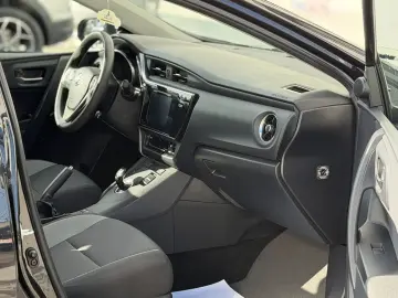 Toyota Auris 1.8 Hybrid Cool