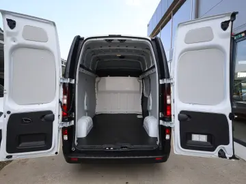 Renault Trafic L1H2 2.0D 150CP