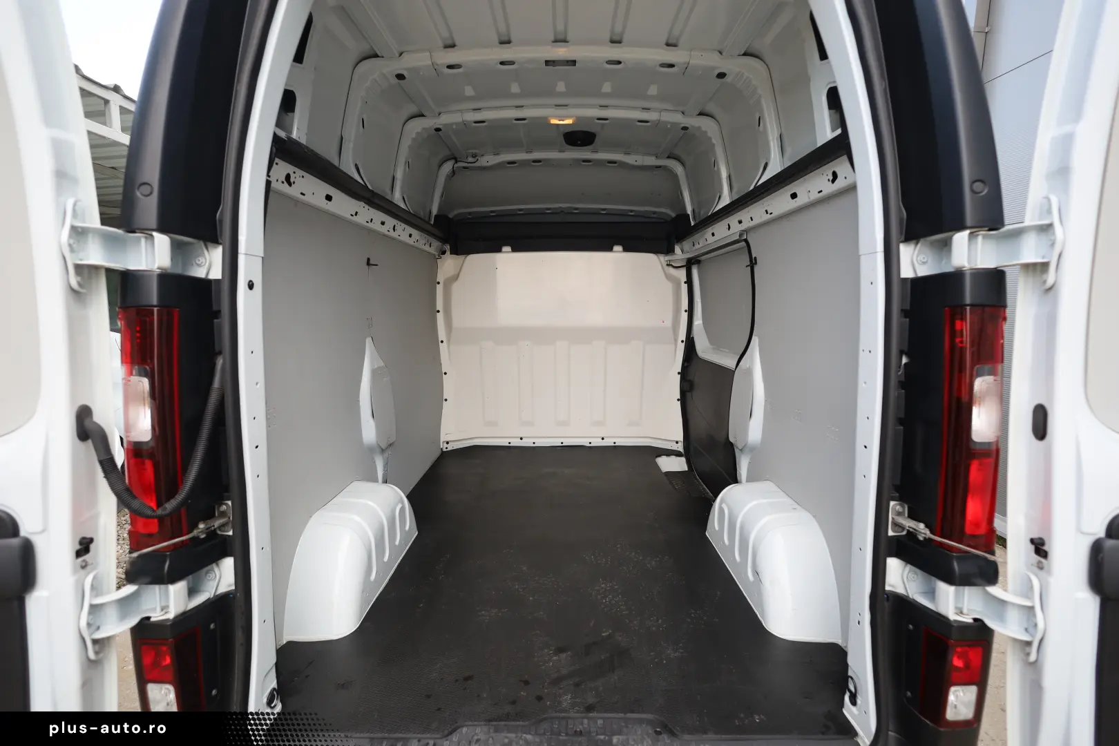 Renault Trafic L1H2 2.0D 150CP