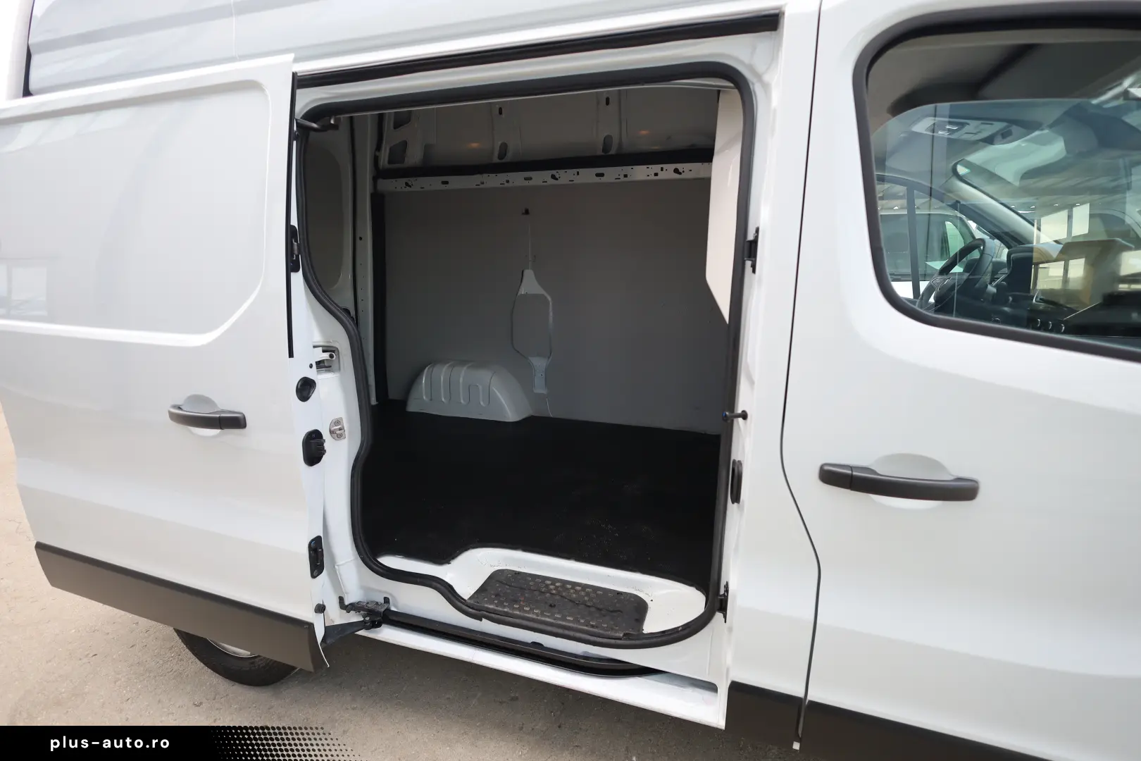 Renault Trafic L1H2 2.0D 150CP