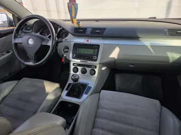 VW PASSAT   An 2006   Motor 2 0