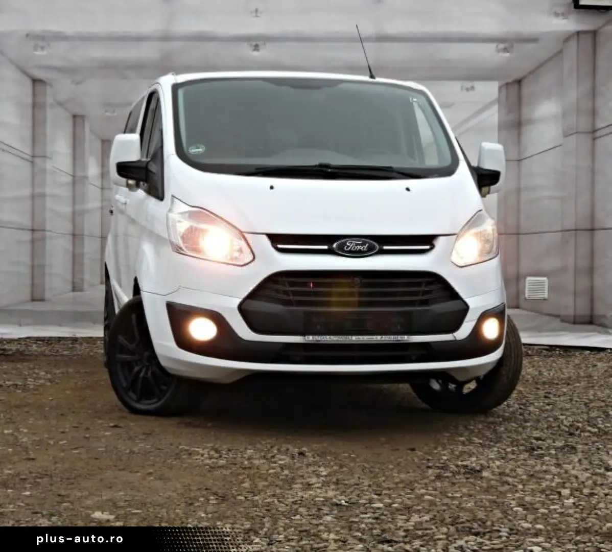FORD TRANZIT – MICROBUZ CU 9 LOCURI   An 2012