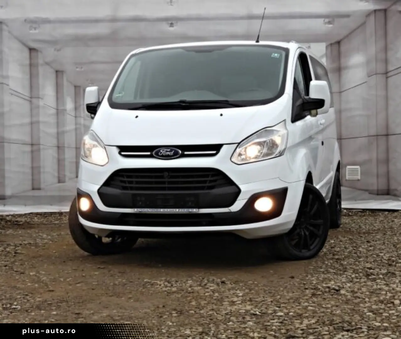 FORD TRANZIT – MICROBUZ CU 9 LOCURI   An 2012