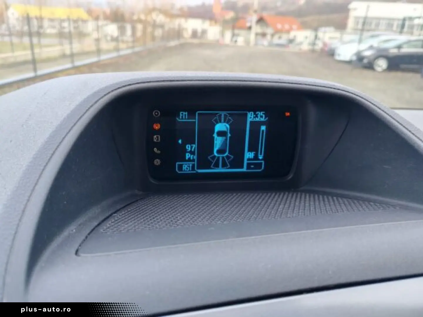 FORD TRANZIT – MICROBUZ CU 9 LOCURI   An 2012