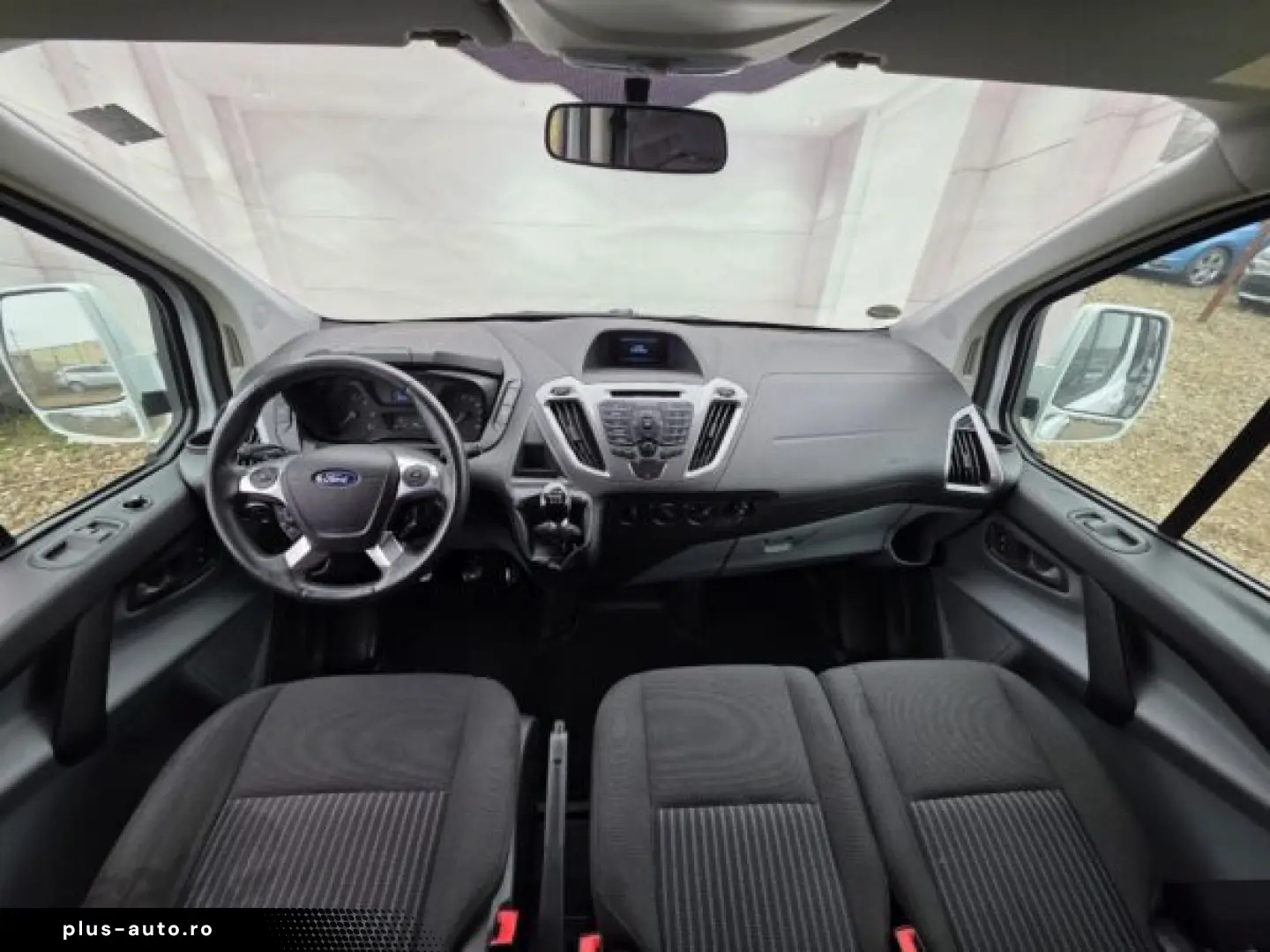 FORD TRANZIT – MICROBUZ CU 9 LOCURI   An 2012