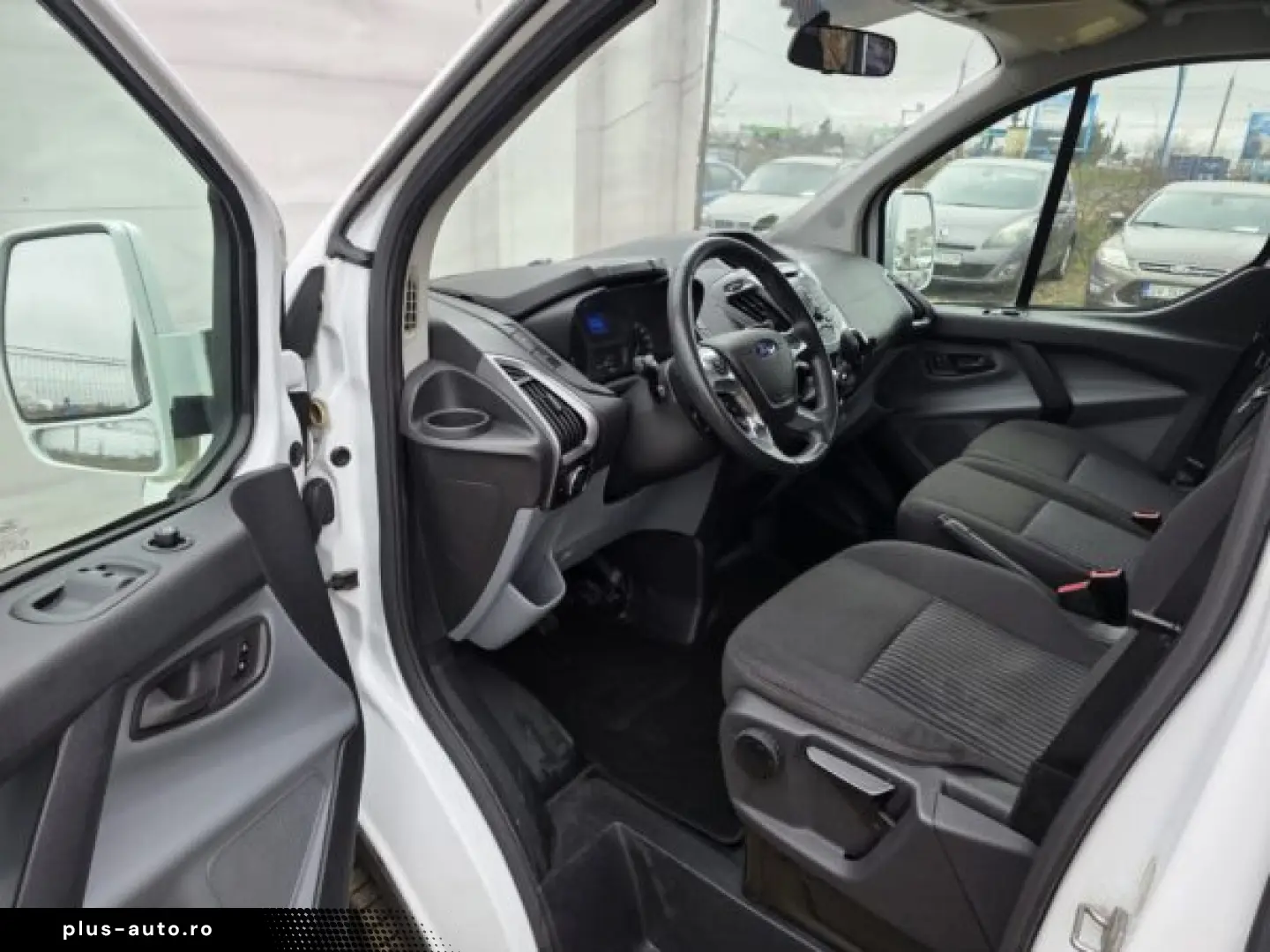 FORD TRANZIT – MICROBUZ CU 9 LOCURI   An 2012