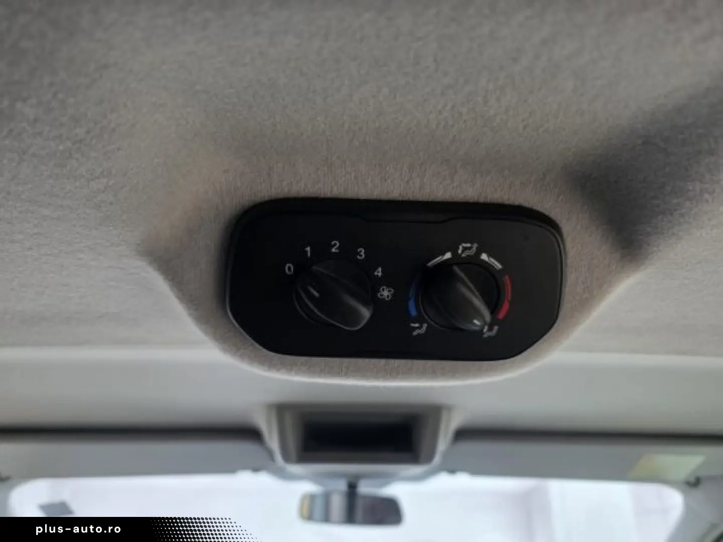 FORD TRANZIT – MICROBUZ CU 9 LOCURI   An 2012