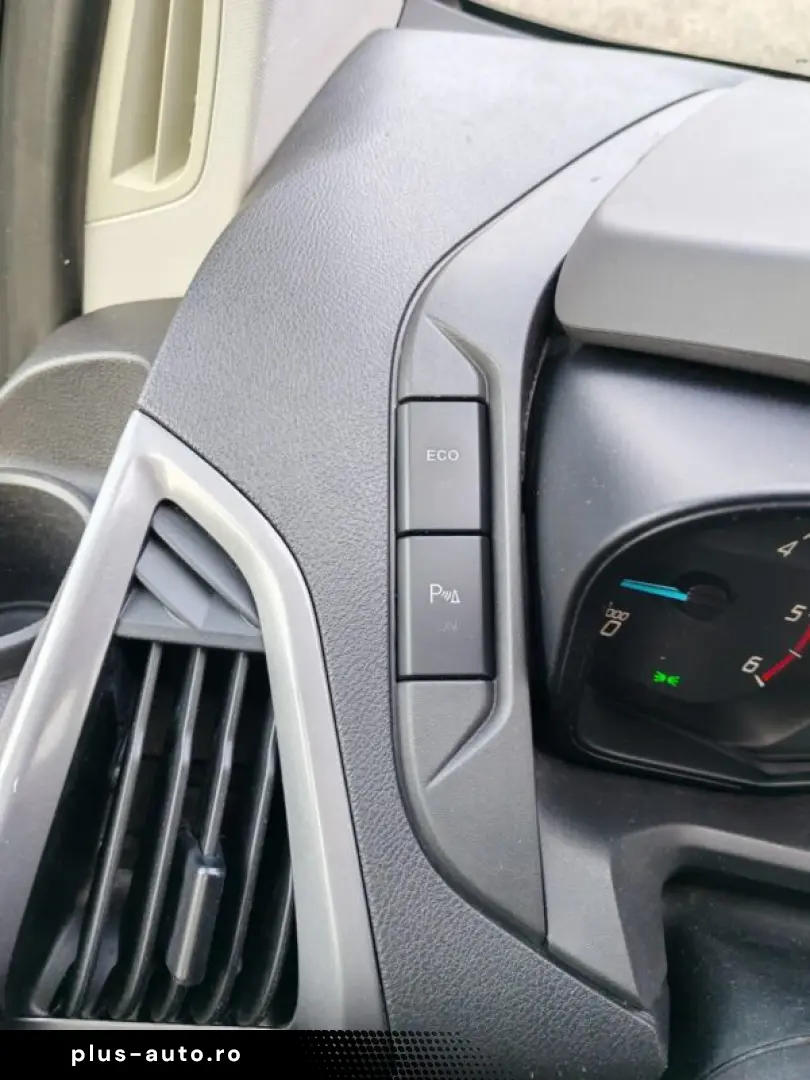 FORD TRANZIT – MICROBUZ CU 9 LOCURI   An 2012