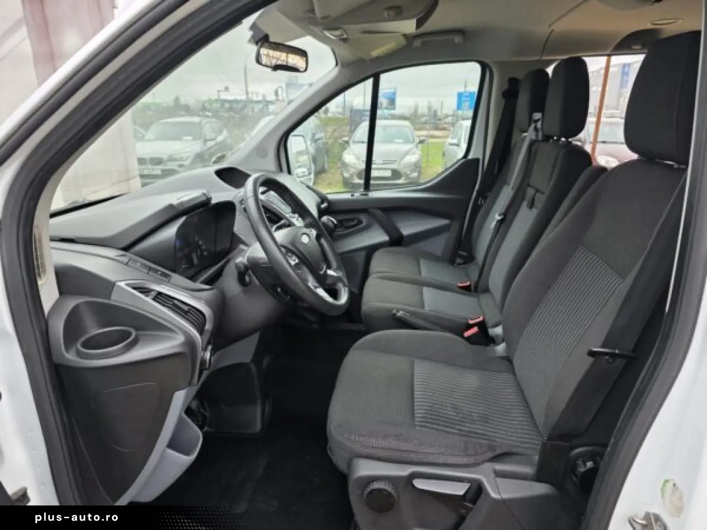 FORD TRANZIT – MICROBUZ CU 9 LOCURI   An 2012