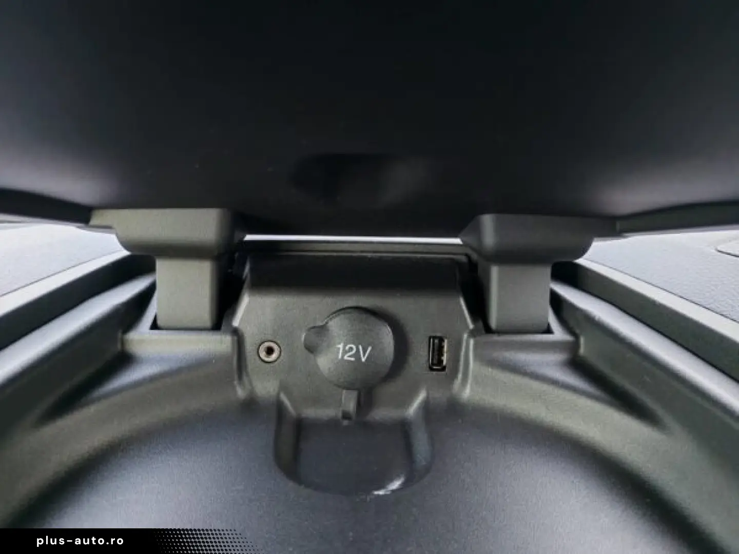 FORD TRANZIT – MICROBUZ CU 9 LOCURI   An 2012