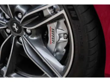 FERRARI Roma Spider  Leder LED CarPlay Daytona-Design