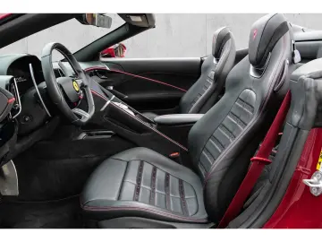 FERRARI Roma Spider  Leder LED CarPlay Daytona-Design