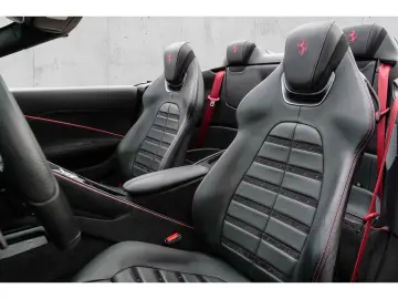 FERRARI Roma Spider  Leder LED CarPlay Daytona-Design