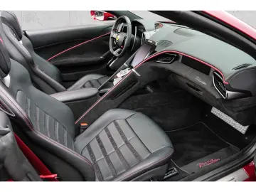 FERRARI Roma Spider  Leder LED CarPlay Daytona-Design