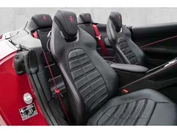 FERRARI Roma Spider  Leder LED CarPlay Daytona-Design