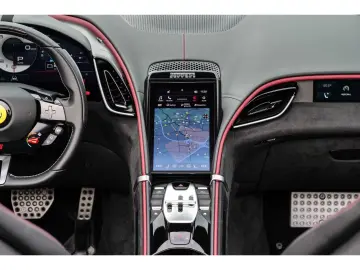 FERRARI Roma Spider  Leder LED CarPlay Daytona-Design