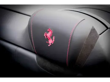 FERRARI Roma Spider  Leder LED CarPlay Daytona-Design