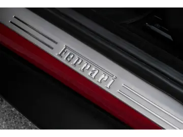 FERRARI Roma Spider  Leder LED CarPlay Daytona-Design